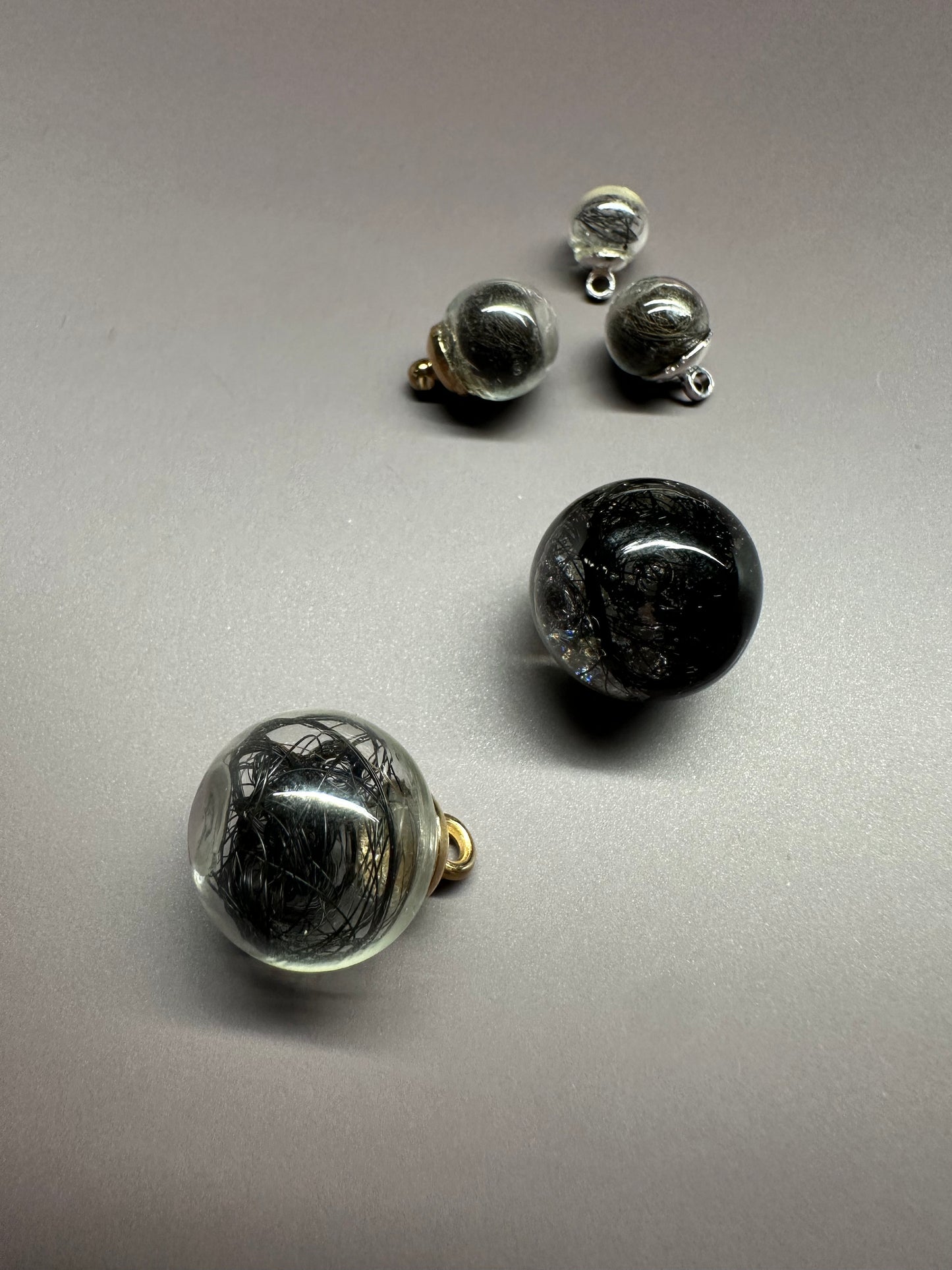 Minde vedhæng med hår