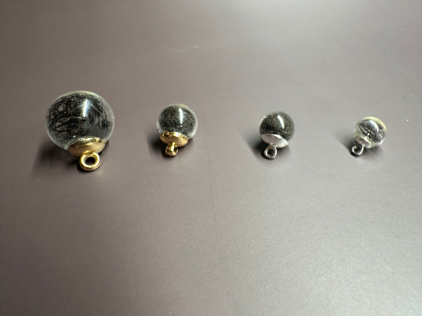 Minde vedhæng med hår